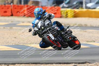 media/Apr-10-2022-SoCal Trackdays (Sun) [[f104b12566]]/Turn 2 (1135am)/